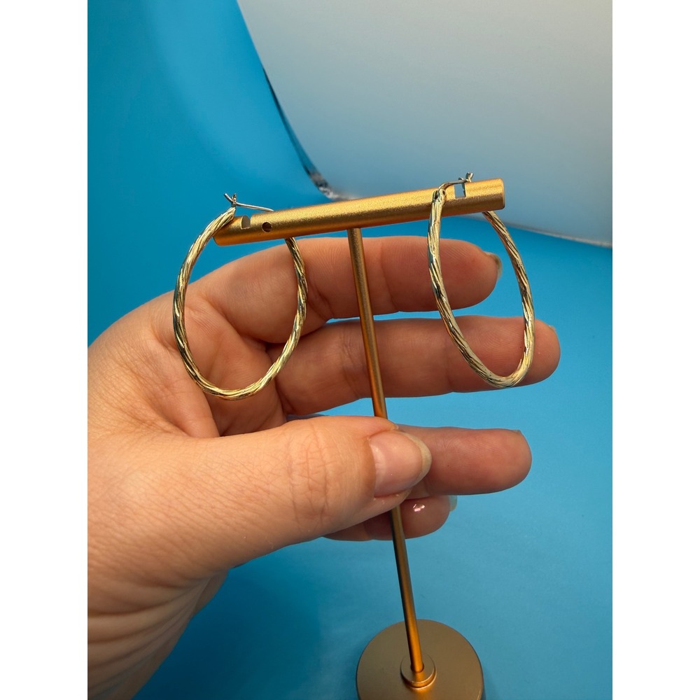 Gold Tone Twisted Rope Oval Hoop Earrings Textured Lightweight Fashion Jewelry
